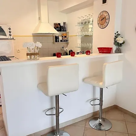 Joli Confort Proche Toutes Commodites Dans Calme LʼÎle-Rousse