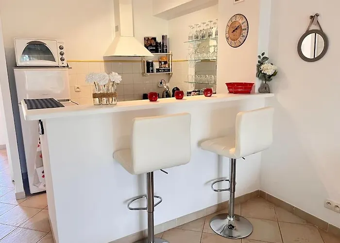 Joli Confort Proche Toutes Commodites Dans Calme LʼÎle-Rousse